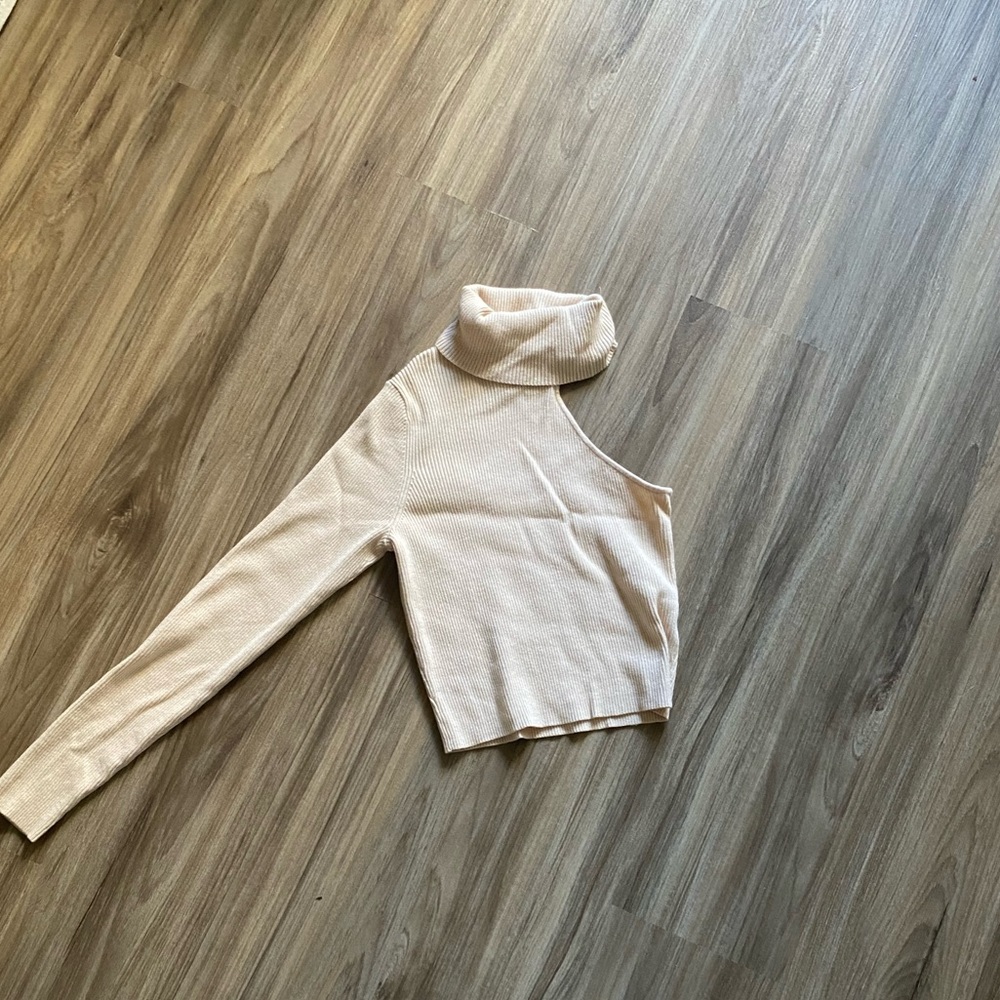 Half sleeve cropped sweater